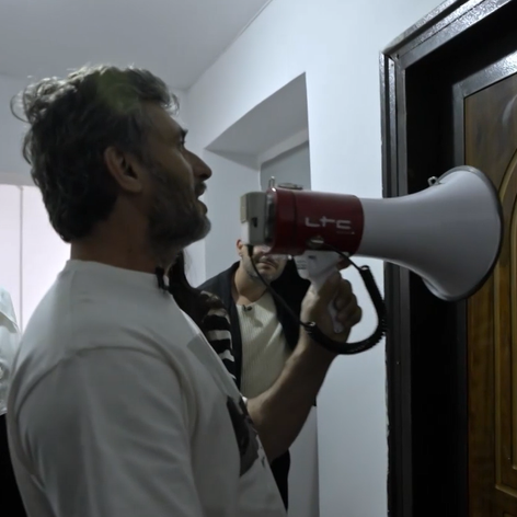 Arhitecții fac cunoștință cu familia Răceală, chiar de ziua de naștere a mamei. Cum arată garsoniera în care locuiesc Titica și Dariana „Erau atât de jenate” (4)