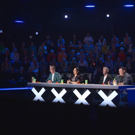 thumbnail_juriul Romanii au talent