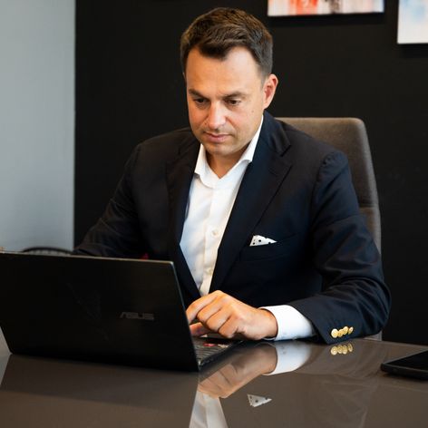  Șef sub acoperire, 21 noiembrie 2024. Alin Hustiu, CEO-ul Domino's Pizza România, devine Șef sub acoperire, în cadrul companiei pe care o conduce, de 12 ani „Vreau să văd atitudinea din te (11)