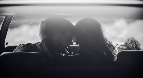 Un cuplu a fost filmat, pe ascuns, în timp ce întreținea relații intime. Imaginile din camera de hotel au ajuns pe tot internetul. Bărbatul și-a dat seama că au fost înregistrați după ce a găsit întâmplător videoclipul online