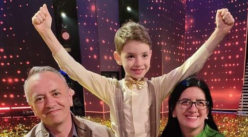 Cu ce se ocupă părinții lui Rareș Prisăcariu, copilul minune din Botoșani care a câștigat „Românii au talent”