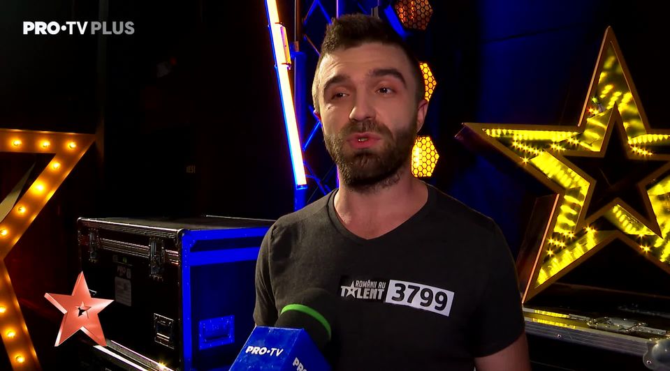 El este bărbatul care a făcut-o pe Andra să-și uite versurile la propria piesă El este bărbatul care a făcut-o pe Andra să-și uite versurile la propria piesă