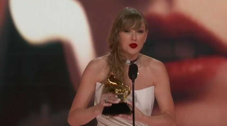 Taylor Swift tocmai a intrat în istorie la premiile Grammy 2024! Taylor Swift tocmai a intrat în istorie la premiile Grammy 2024!