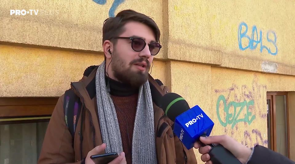 Rubrică online "Ce spun românii": Ce obiect vestimentar își cumpără bărbații fără să-l probeze Rubrică online "Ce spun românii": Ce obiect vestimentar își cumpără bărbații fără să-l probeze