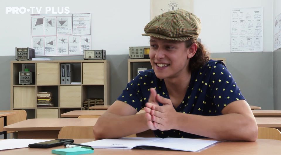 Sebastian Seredinschi este un elev răzvrătit în serialul Profu Sebastian Seredinschi este un elev răzvrătit în serialul Profu