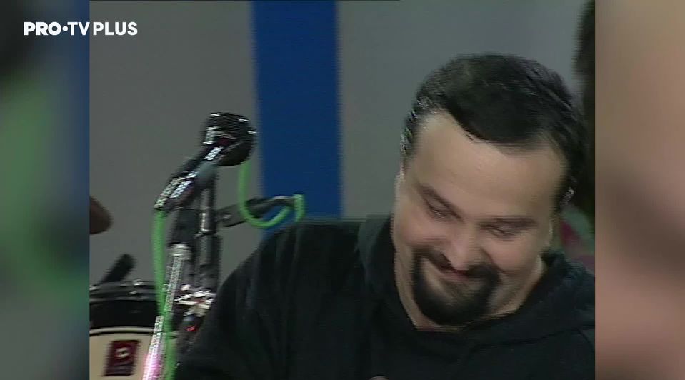 De 1 decembrie 1996, Gyuri Pascu cântă imnul de la acea vreme: “Ăsta este PRO TV”