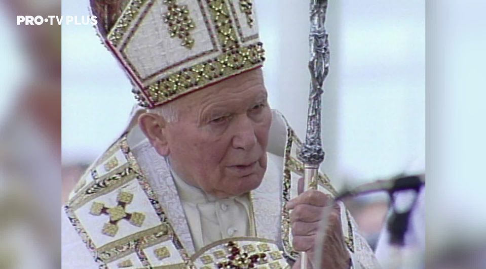 Papa Ioan Paul al II-lea și Patriarhul Teoctist au mers împreună spre Altarul în care s-a săvârșit Sfânta Liturghie
