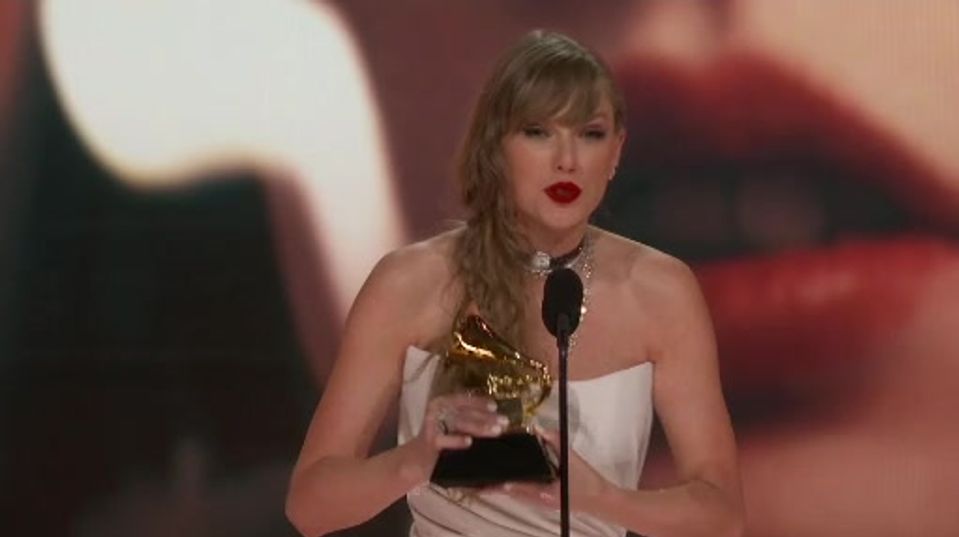 Taylor Swift tocmai a intrat în istorie la premiile Grammy 2024!