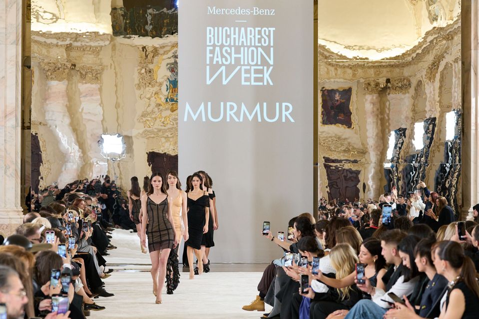Mercedes-Benz Bucharest Fashion Week 2024 – un capitol important în istoria  modei românești | PRO TV