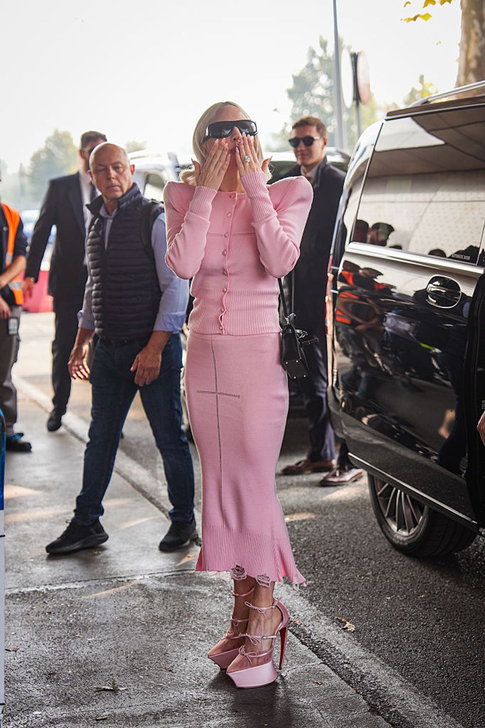 lady gaga în ținută roz 