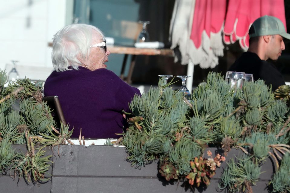 Shirley MacLaine la restaurant, 2026