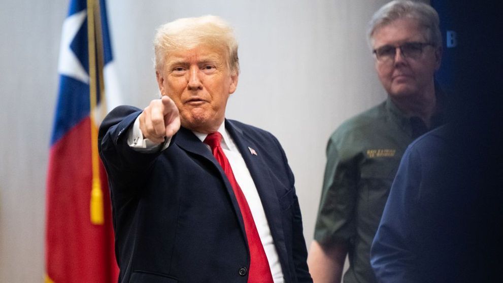 Donald Trump, declarație aiuritoare despre Alec Baldwin după ce acesta a împușcat-o pe Halyna Hutchins