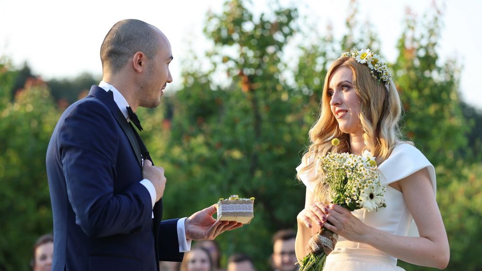 Nuntă cu suspans la Căsătoriți pe nevăzute! Mirele îi dă emoții miresei la doar câteva secunde după ce a cunoscut-o