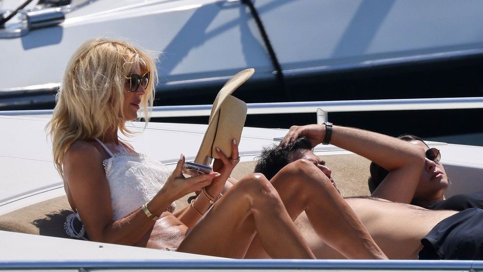 Victoria Silvstedt, apariție incendiară pe o plajă din Franța. Cum arată în bikini