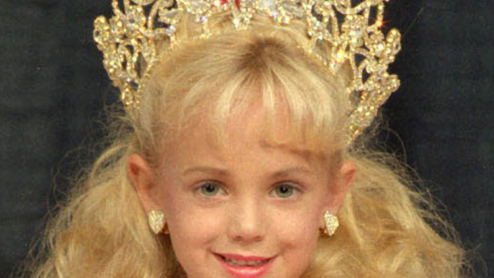 Cazul JonBenet Ramsey. La aproape 30 de ani de la una dintre cele mai misterioase crime din SUA, tatăl fetiței contestă modul în care au fost analizate probele din dosar