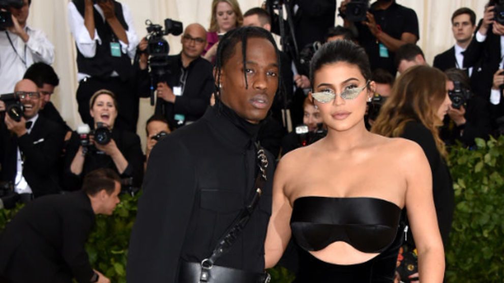 Kylie Jenner și Travis Scott, criticați dur după ce au postat o fotografie pe Instagram. Care a fost motivul
