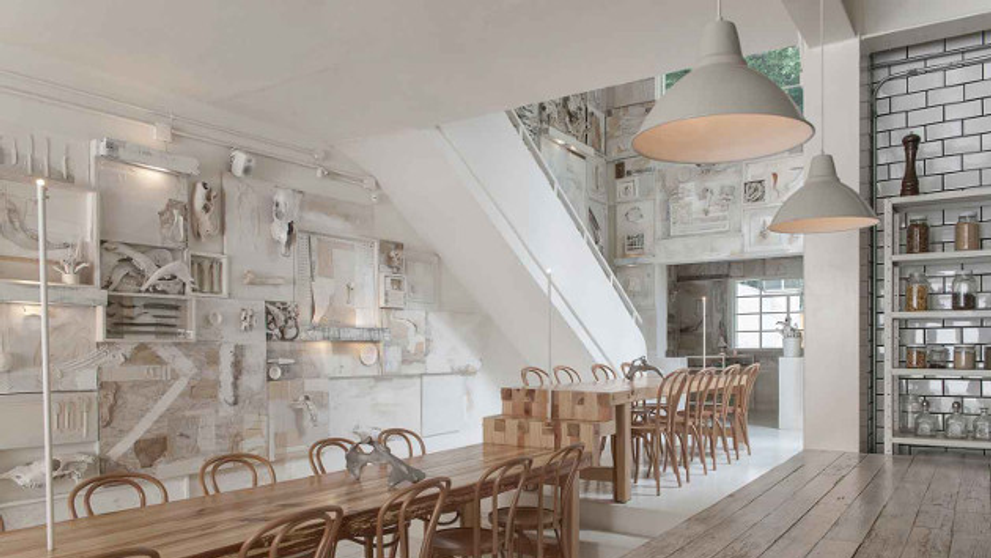 Multi oameni s-ar feri sa manance intr-un astfel de loc. De ce atrage mii de clienti restaurantul cu cele mai bizare decoratiuni - FOTO