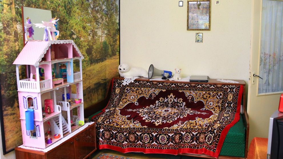 Destinul familiei Done s-a schimbat radical după renovarea casei. Cum arată acum locuița lor