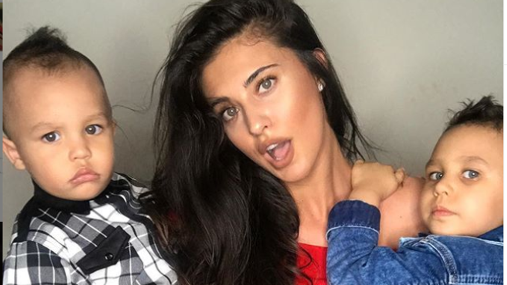 Imaginea perfecțiunii. Antonia a pozat împreună cu cei trei copii. Fotografia care a cucerit internetul