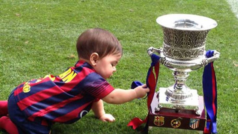 Milan Pique seamana din ce in ce mai bine cu mamica lui. Shakira si Gerard Pique se lauda peste tot cu copilul lor