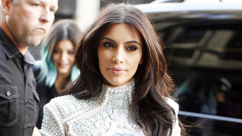 Adevarul despre silueta lui Kim Kardashian. Cum arata vedeta de reality show in costum de baie