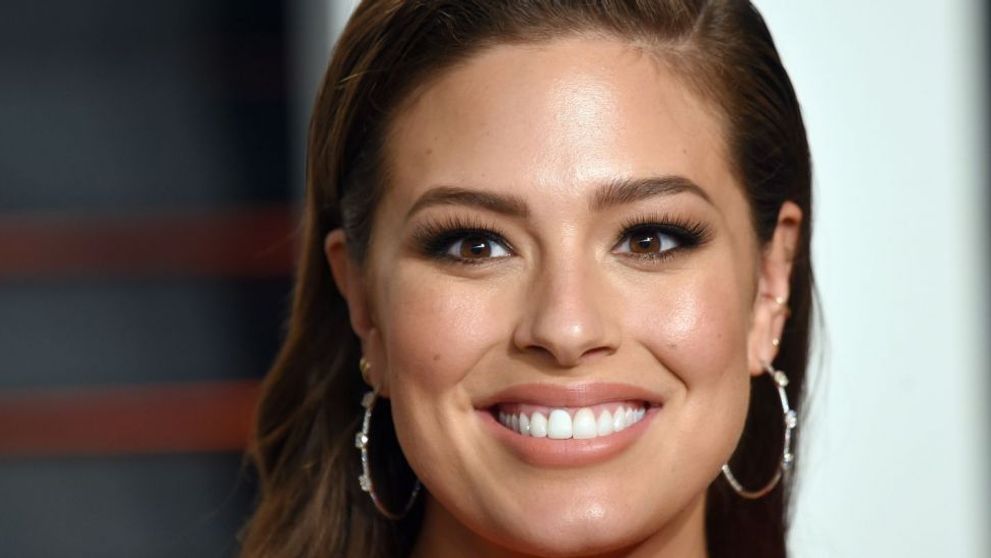 Doar ea putea arata atat de bine in latex si satin. Ashley Graham, tinuta indrazneata care i-a pus in valoare silueta