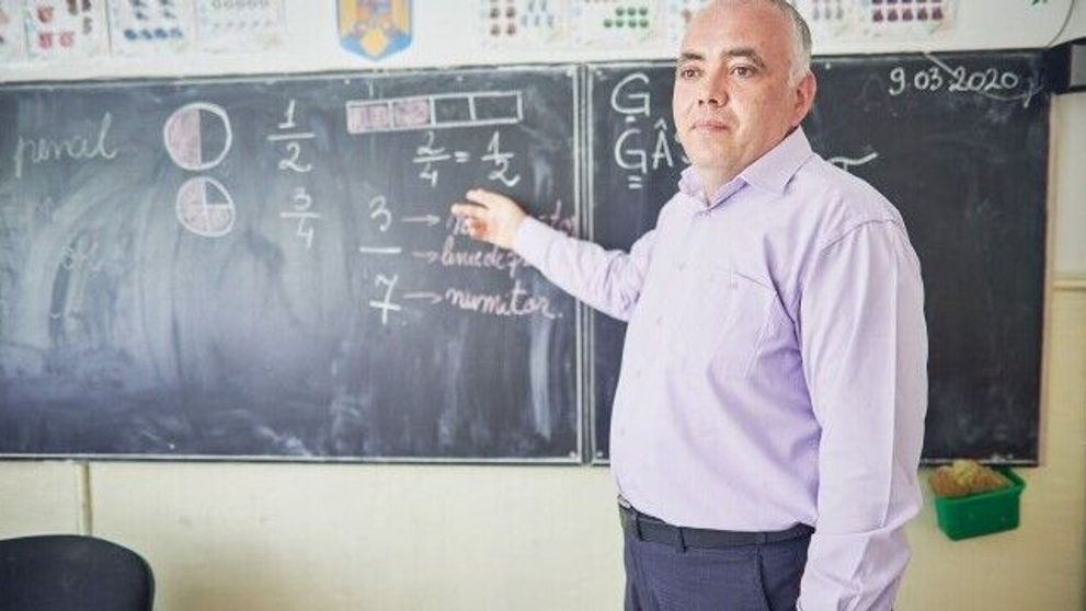 (P) World Vision România face cronologia unui an de la prima zi de şcoală online