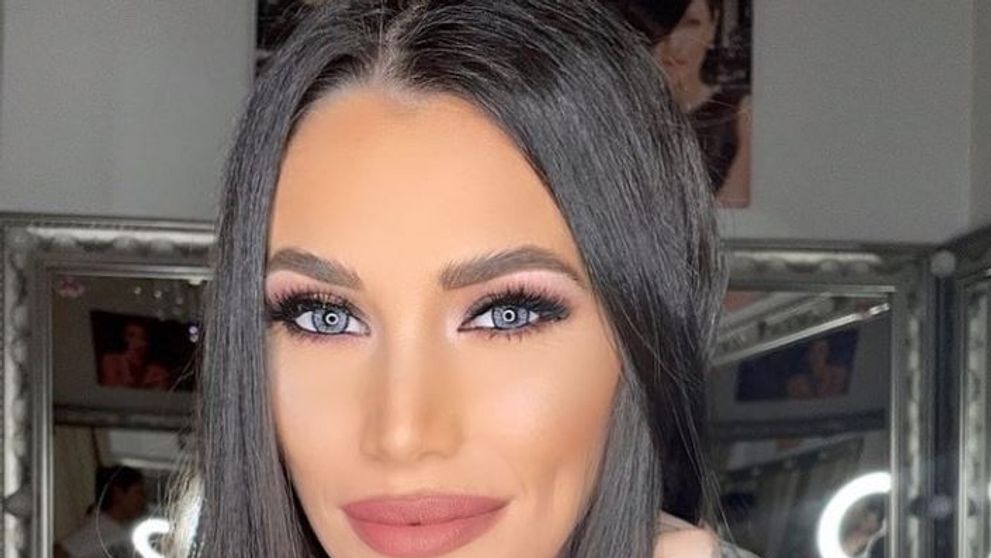 Roxana Vancea și-a etalat burtica de gravidă în lenjerie intimă. „Nu e literă de lege cât să ne îngrășăm”