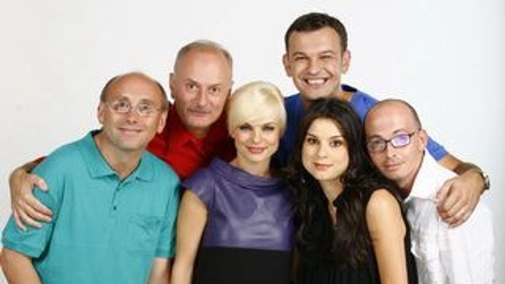 Divertis vine la Pro Tv cu: 