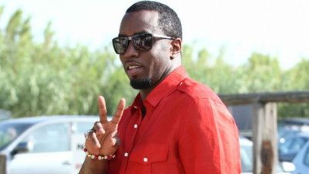 Prea mult alcool! Vodka lui Puff Daddy a fost confiscata la aeroport!