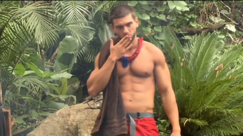 Primul dus din jungla al vedetelor de la 