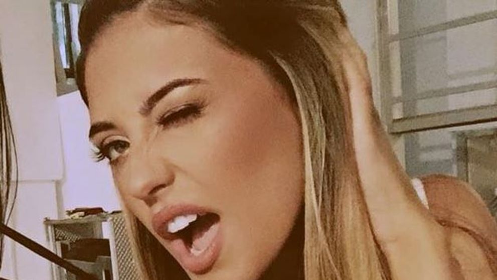 Antonia, aparitie spectaculoasa intr-o rochie cu decolteu adanc. Tinuta care i-a pus in valoare toate atuurile fizice