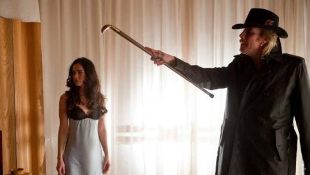 VIDEO Cine o salveaza pe Megan Fox? Trailer pentru drama Passion Play!