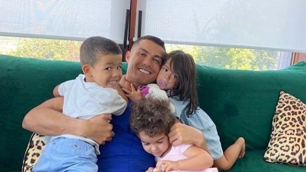 Cristiano Ronaldo și fotografia de peste 8,8 milioane de like-uri: “Un tată mândru!”