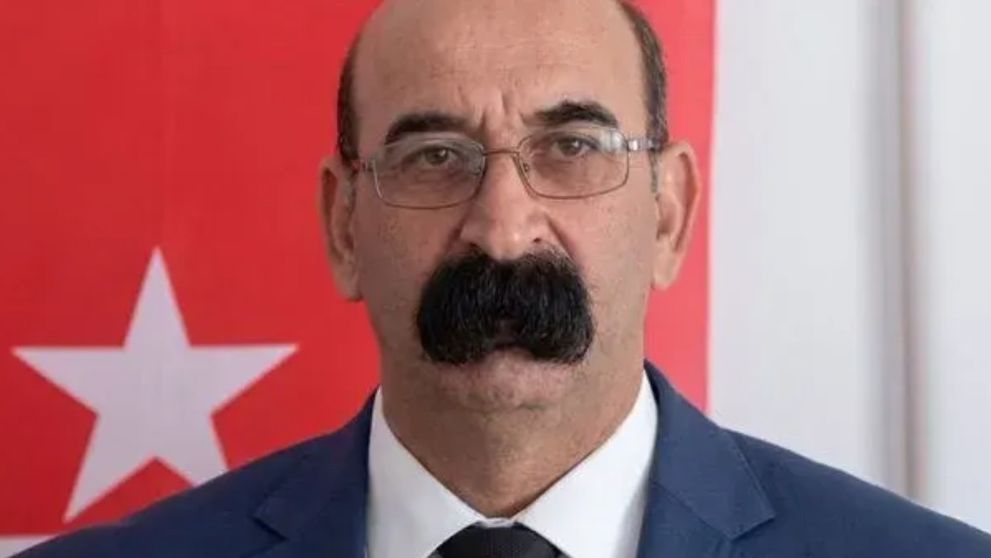 Un politician a devenit viral grație mustății sale XXL! Reacțiile amuzante ale oamenilor: ”Încă un transplant de păr care a mers prost”