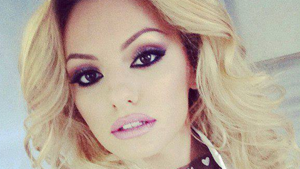 Alexandra Stan arata impecabil in pictoriale, dar stai s-o vezi nemachiata. Look-ul natural al artistei, o surpriza pentru fani