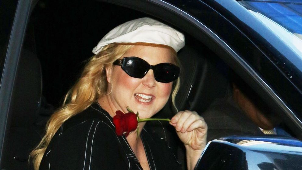 Amy Schumer suferă de o boală provocată de excesul de cortizol. Actrița, ridiculizată că are fața prea umflată