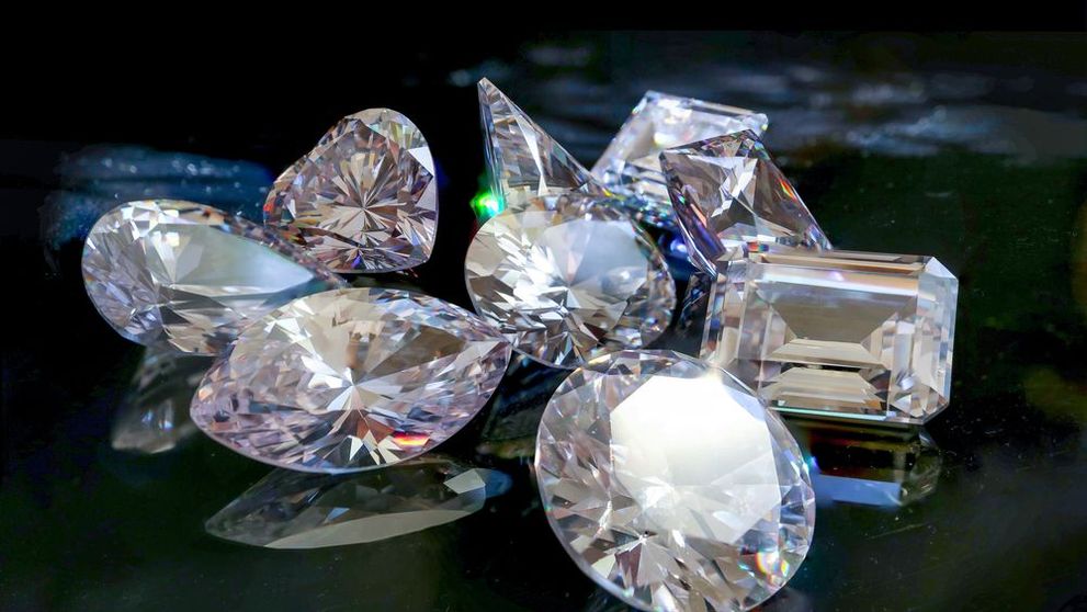 Cum a furat o româncă diamante în valoare de 4.000.000 de lire sterline