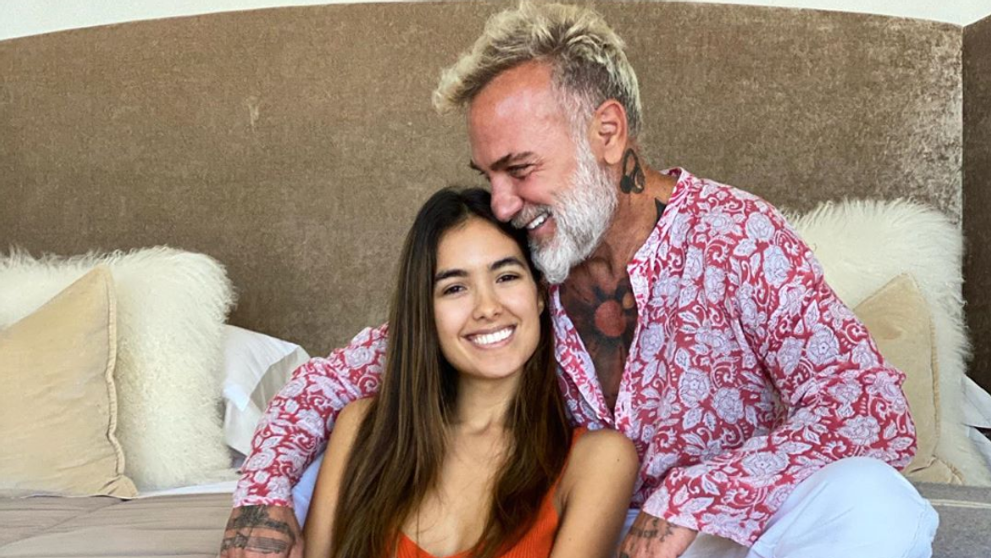 Iubita lui Gianluca Vacchi, în costum de baie cu câteva săptămâni înainte să nască. Sharon Fonseca are o silueta de vis