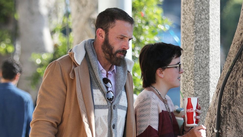 Ben Affleck, surprins alături de fiica sa, care acum are nume de băiat și folosește pronume neutre de gen