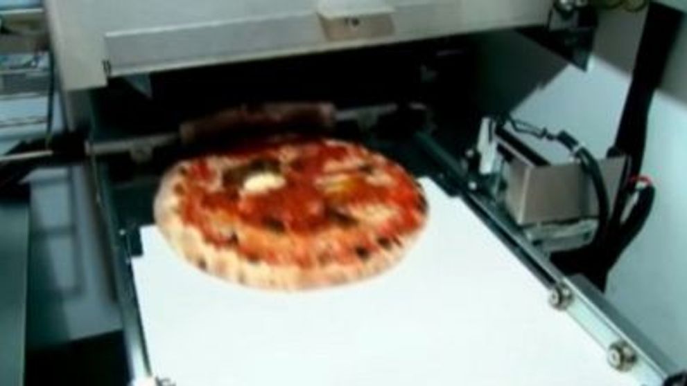 A aparut automatul care iti prepara pizza dorita in doar 90 de secunde