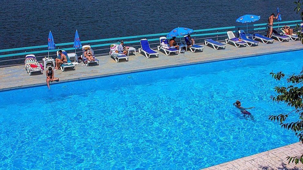 (P) S-a deschis Playa 9, cea mai nouă destinație de weekend din București. Trei motive să n-o ratezi vara asta