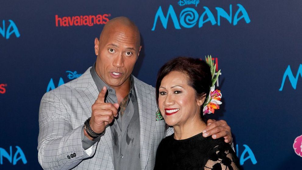 VIDEO VIRAL Dwayne Johnson, surpriză de proporții pentru mama lui! Ce cadou i-a făcut actorul