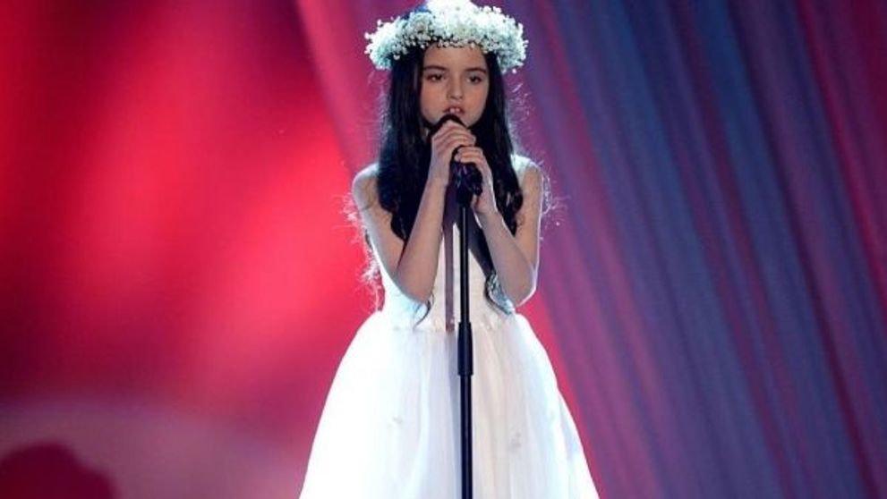 Vocea superba care iti da fiori. O fetita de 8 ani, aplaudata in picioare la 