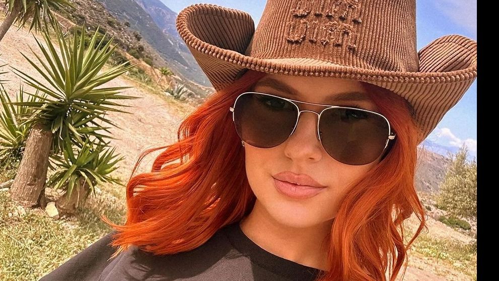 Lidia Buble, fotografie rară cu cei 6 frați și cele 4 surori. Reuniune de familie la nunta mezinei Lorena