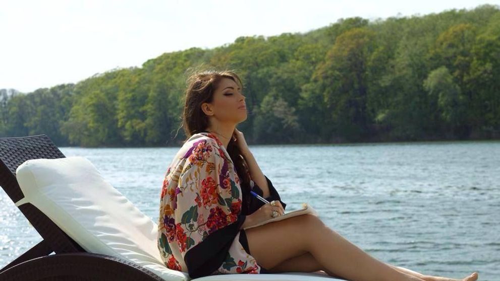 Elena de la Mandinga, imagine HOT. Cum arata bustul vedetei in cel mai decupat top purtat pana acum