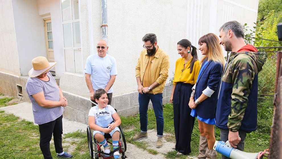 Un băiețel de 8 ani este condamnat la o viață în scaunul cu rotile