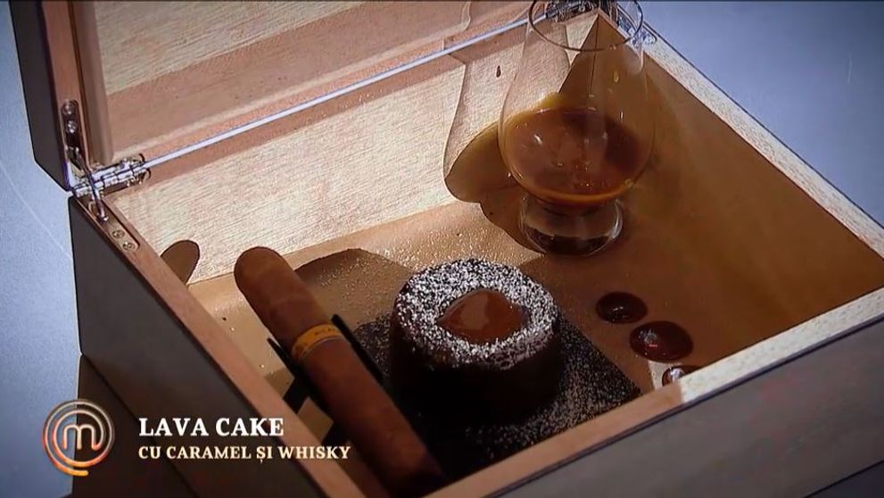 Masterchef 2024, 16 septembrie - George Neagu: Lava cake cu sirop de caramel cu whiskey și arahide afumate cu trabuc, servite humidor