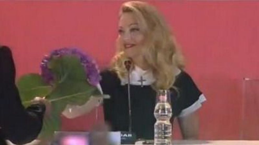 Ce gafa monumentala a facut Madonna la conferinta de presa a Festivalului de Film de la Venetia! VIDEO