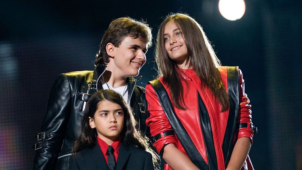 Cum arată azi fiul cel mic al lui Michael Jackson. Blanket a împlinit 19 ani